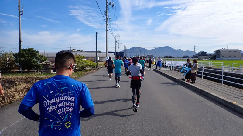 岡山マラソン2024完走レポート｜路面電車の市街と田園を走る平坦コース